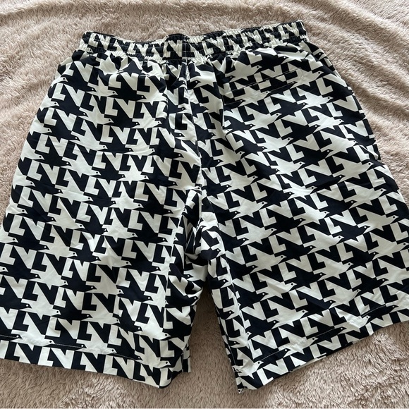 Louis Vuitton Men’s 2023 LV Doves Swim Trunks in Black & White | US Large - Picture 6 of 7